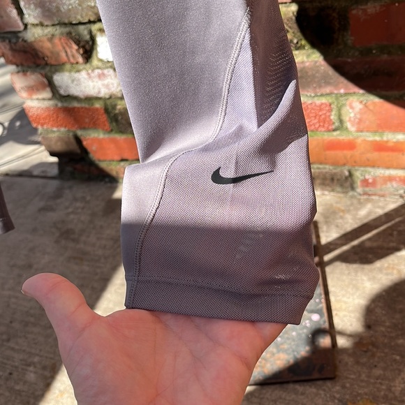 Nike Women’s Gray Leggings size Large - Picture 4 of 6